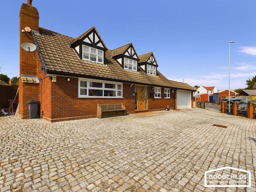 4 bed detached house for sale in Old Lane, Bloxwich WS3, £350,000