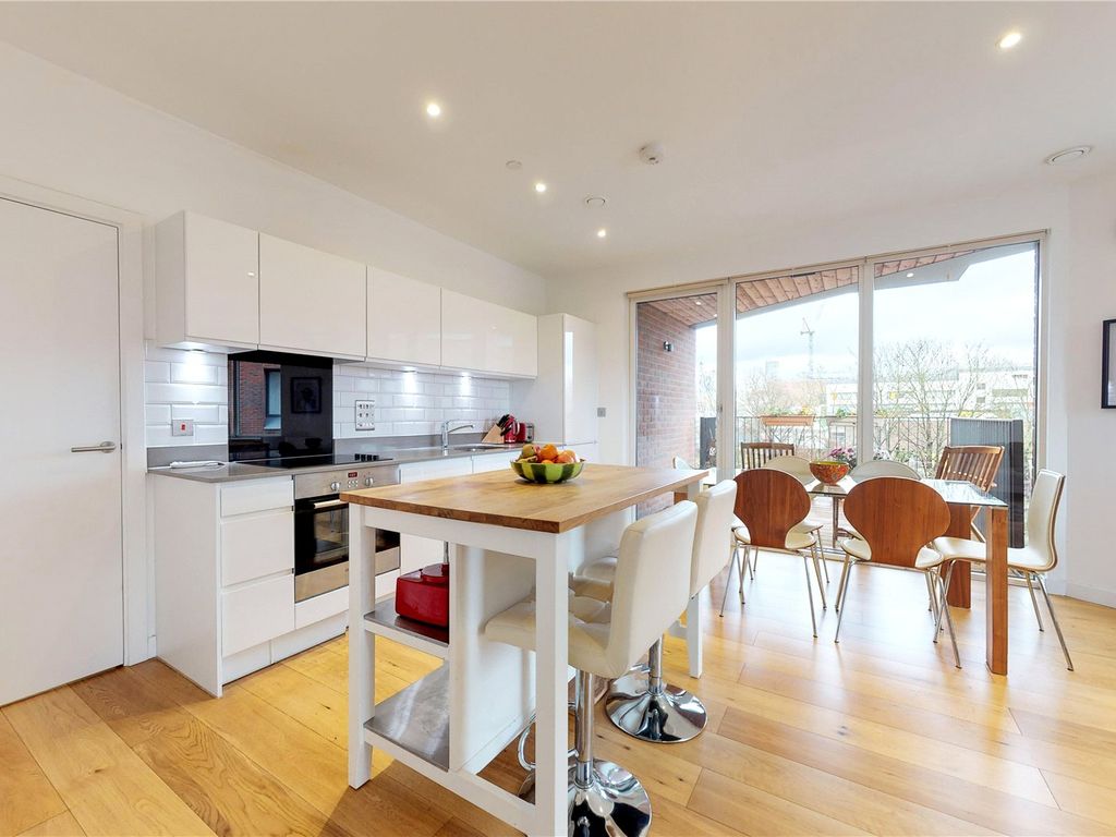 2 bed flat for sale in Navigation Road, London E3, £340,000