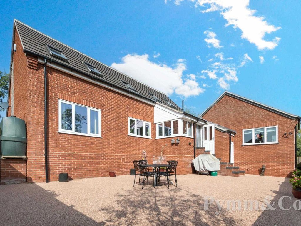 2 bed property for sale in Cock Street, Barford NR9, £425,000
