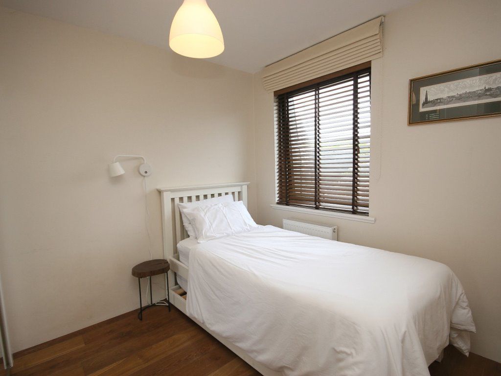 4 bed flat to rent in Rocheid Park, Edinburgh EH4, £2,500 pcm