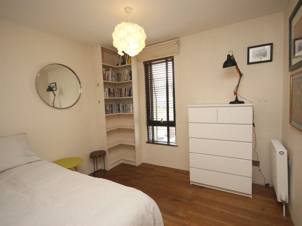 4 bed flat to rent in Rocheid Park, Edinburgh EH4, £2,500 pcm