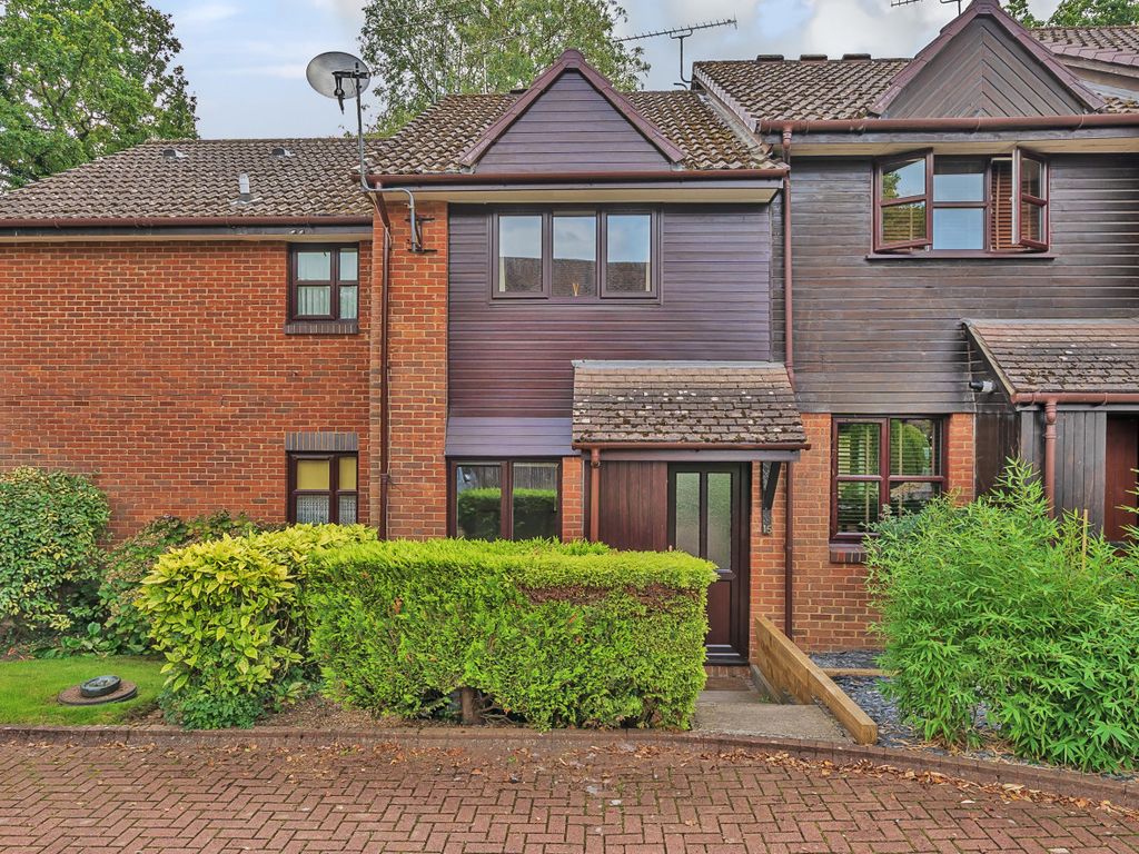 2 bed terraced house for sale in Bishops Drive, Wokingham, Berkshire RG40, £365,000