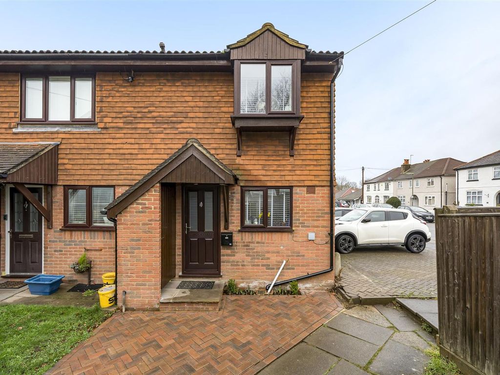 2 bed end terrace house for sale in Lintons Lane, Epsom KT17, £449,950