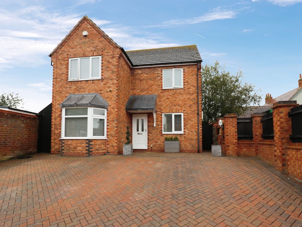 4 bed detached house for sale in Pittoms Lane, Barby, Rugby CV23, £364,950