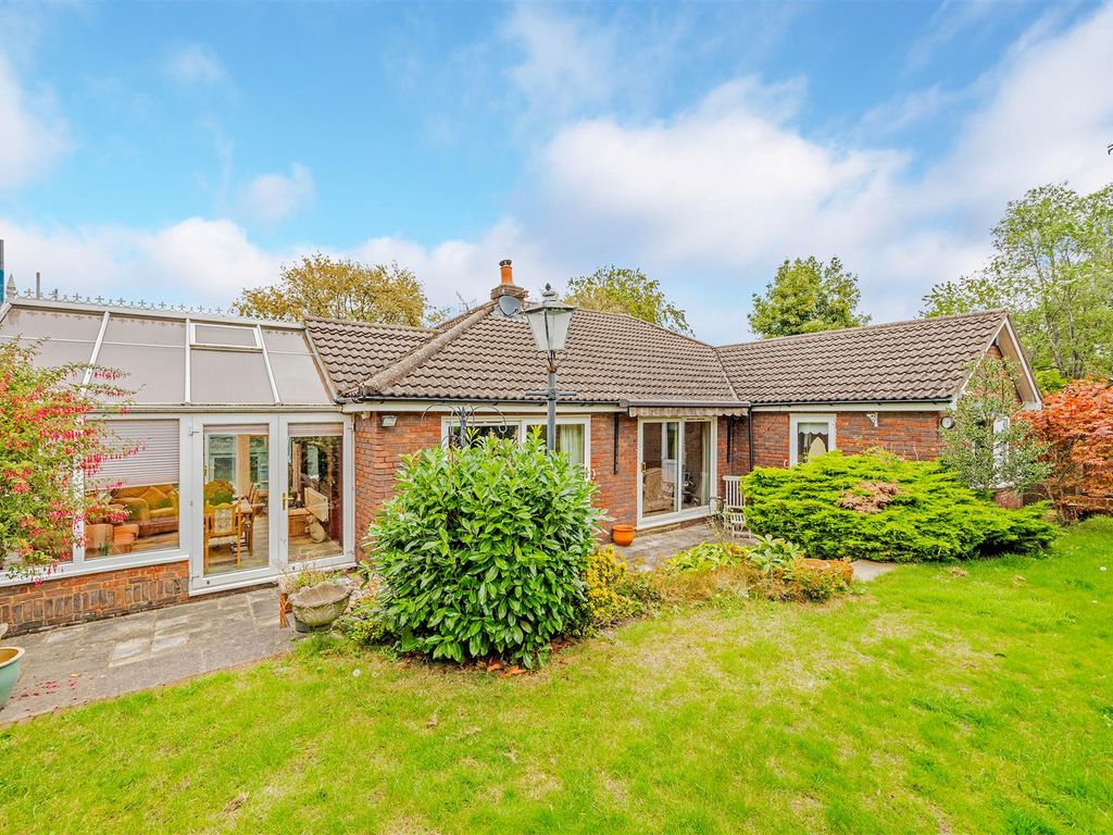 4 bed detached bungalow for sale in Beacon Way, Banstead SM7, £950,000