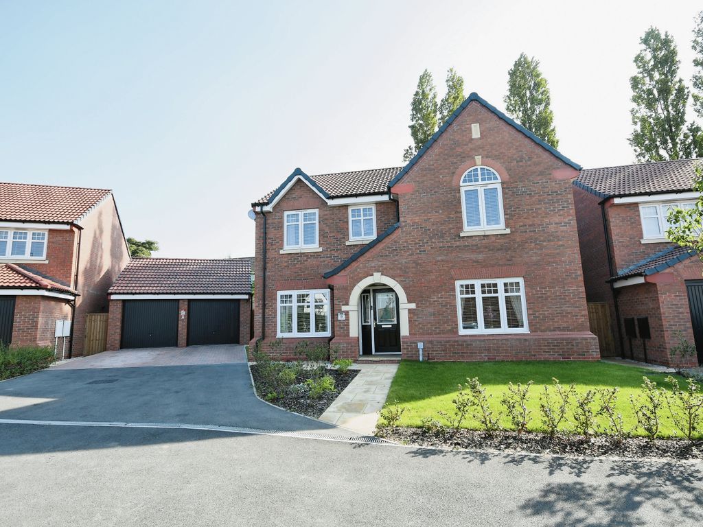 4 bed detached house for sale in Emerald Close, Holmewood, Chesterfield, Derbyshire S42, £400,000