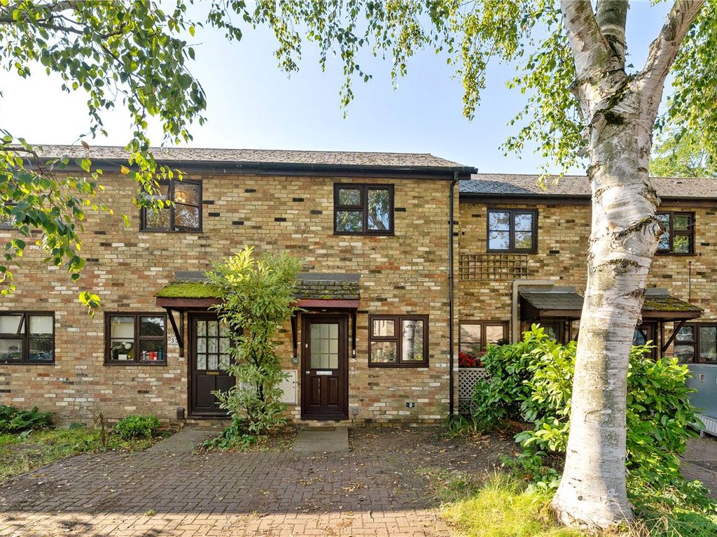 2 bed terraced house for sale in Kerridge Close, Cambridge CB1, £425,000