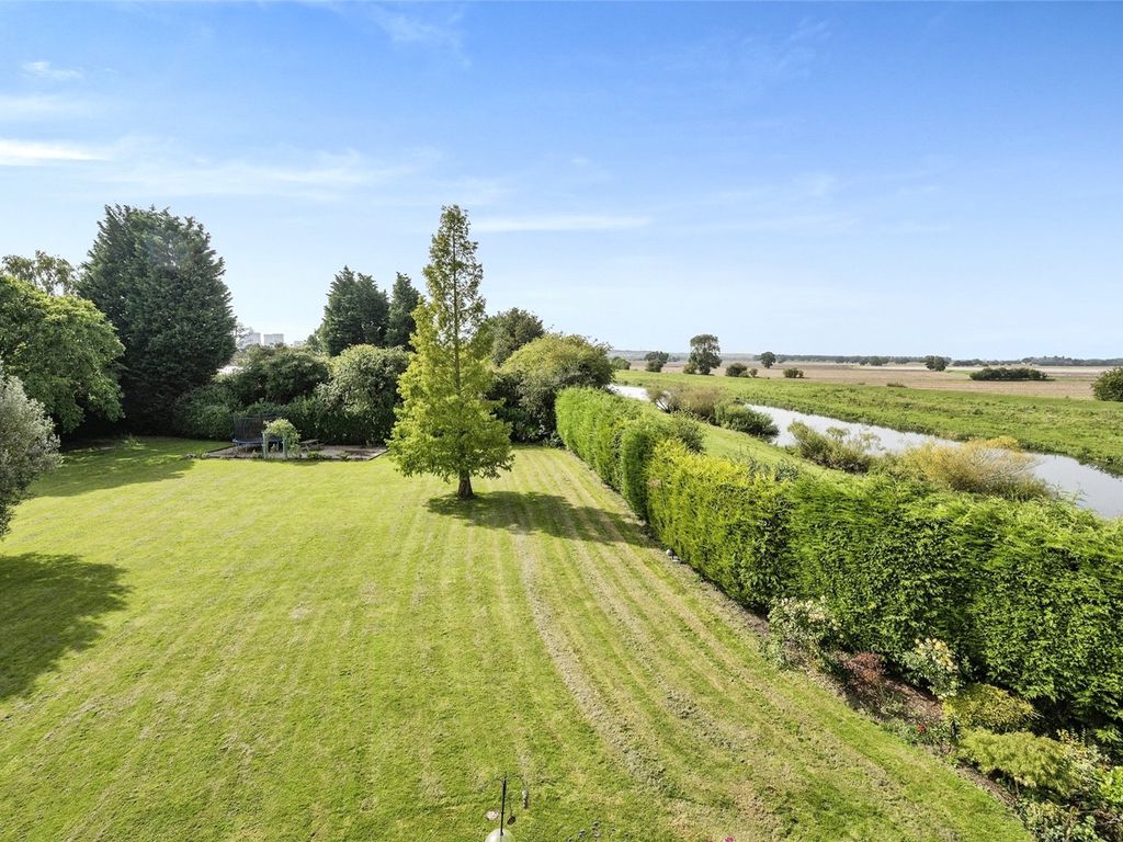 5 bed detached house for sale in Barmby On The Marsh, East Yorkshire DN14, £850,000