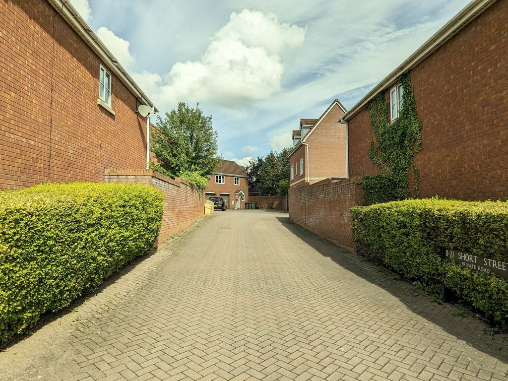3 bed detached house for sale in Short Street, Dickens Heath, Shirley, Solihull B90, £325,000