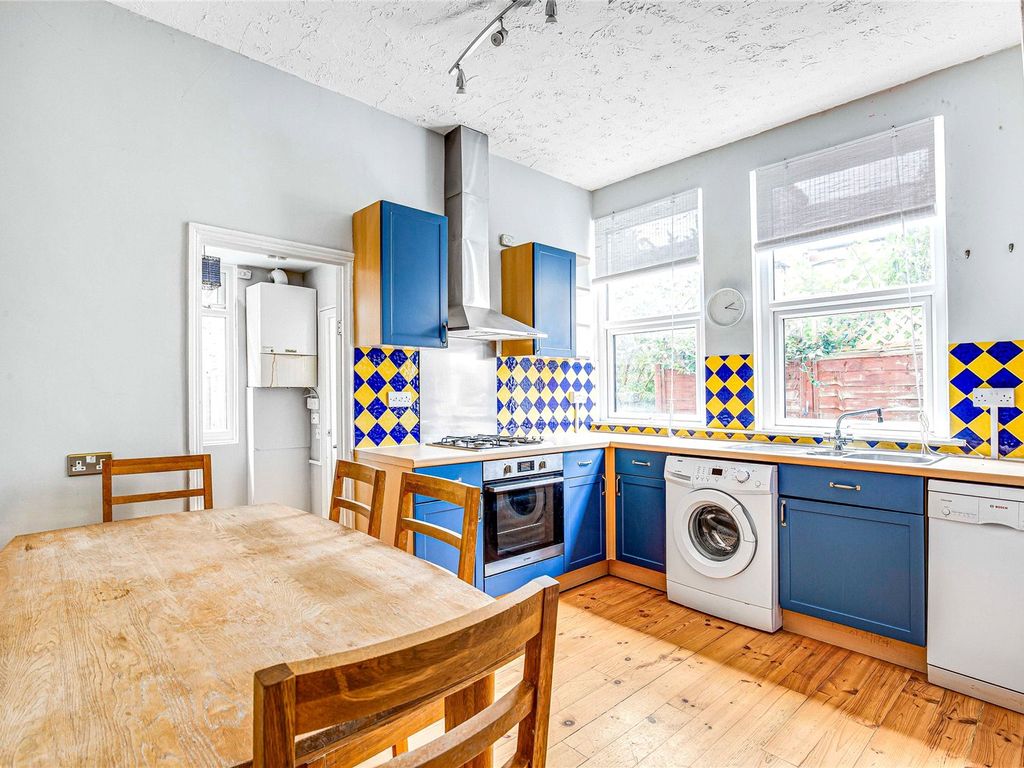 2 bed flat for sale in Salterford Road, Furzedown SW17, £499,950