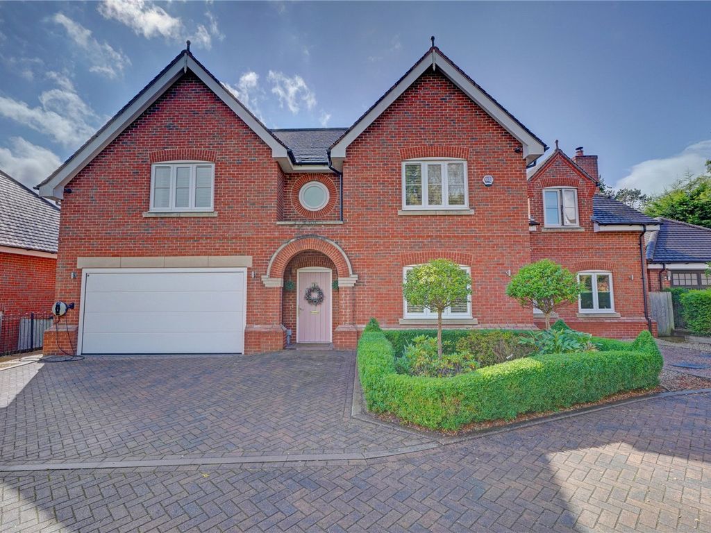 6 bed detached house for sale in Ferndale Gate, Blackwell, Bromsgrove, Worcestershire B60, £1,025,000