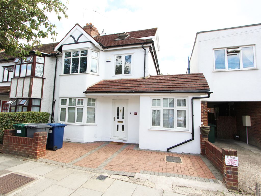 4 bed semi-detached house for sale in Kings Close, London NW4, £925,000