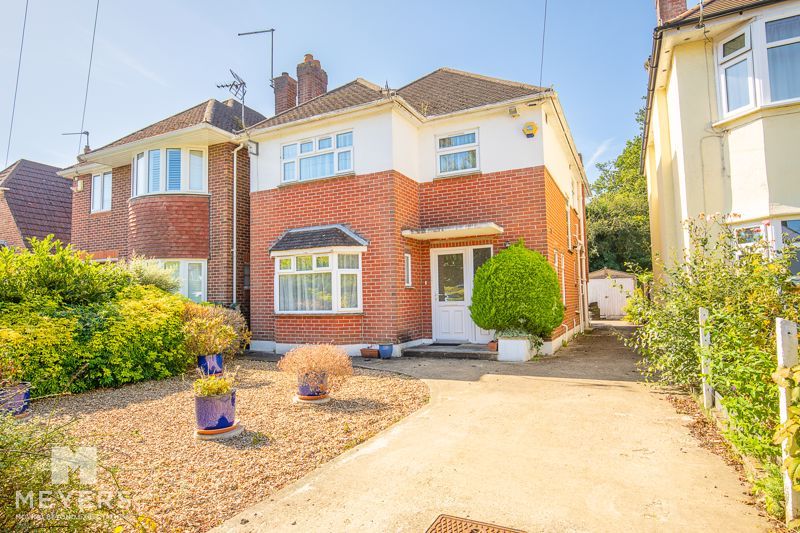 4 bed detached house for sale in Bradpole Road, Queens Park BH8, £450,000