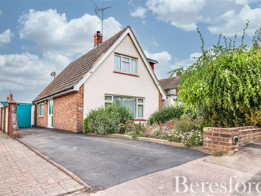 3 bed bungalow for sale in Springfields, Dunmow CM6, £435,000