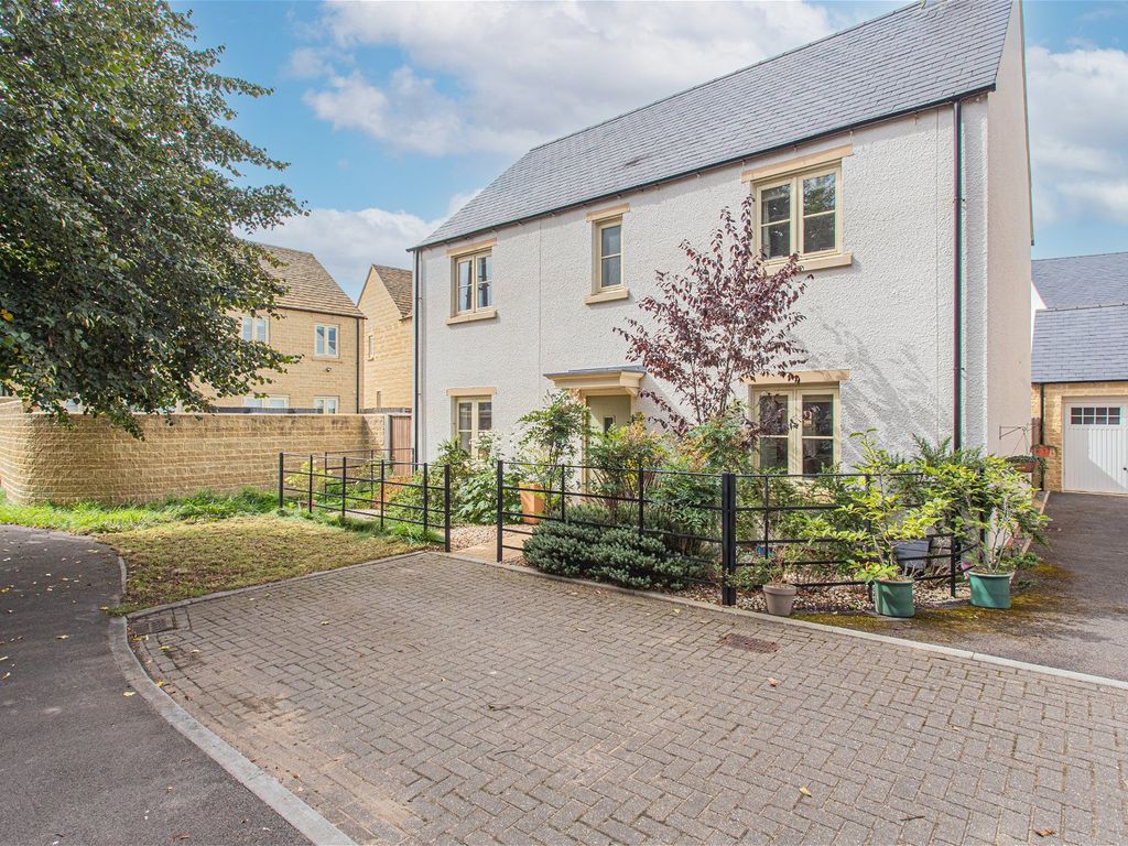 4 bed detached house for sale in Breuse Court, Tetbury GL8, £550,000