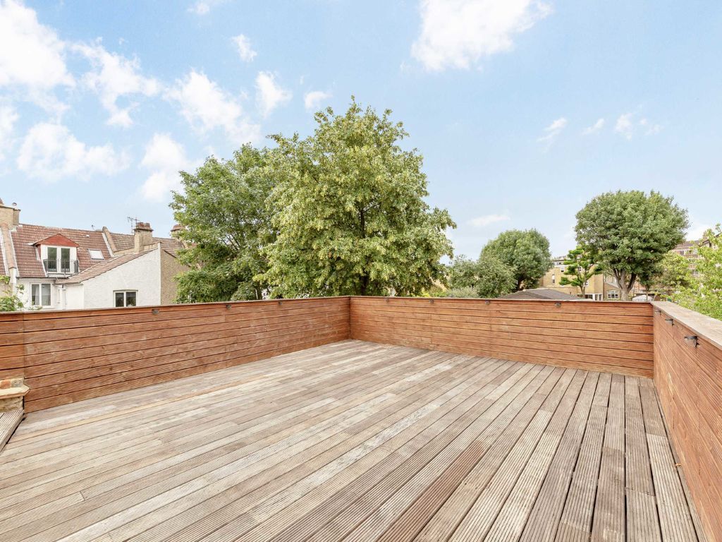 3 bed flat for sale in Aldbourne Road, London W12, £725,000