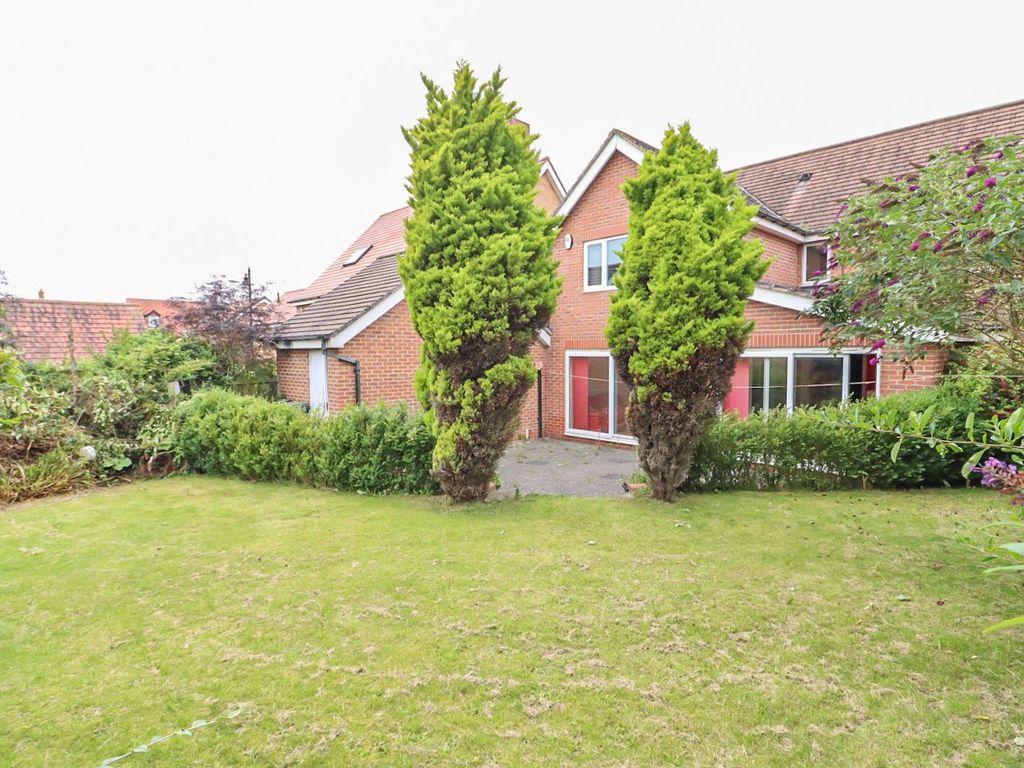 3 bed detached house for sale in Barmoor Drive, Great Park, Gosforth NE3, £375,000