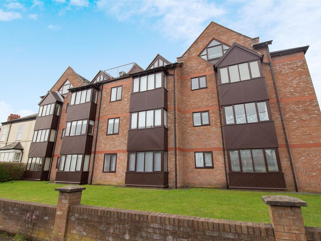 3 bed flat for sale in Whitburn Terrace, East Boldon NE36, £375,000