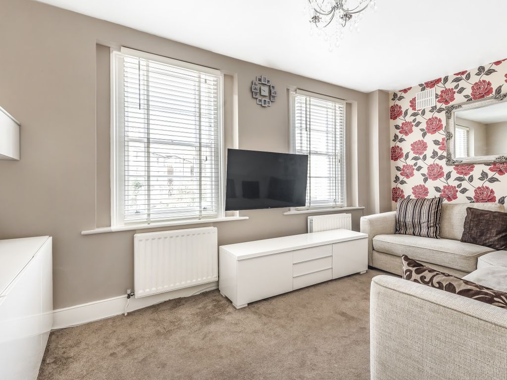 1 bed flat for sale in Lysander Grove, London N19, £360,000