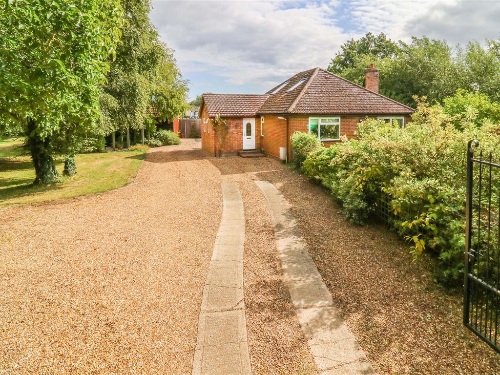 4 bed detached bungalow for sale in Soham Road, Fordham, Ely CB7, £529,000