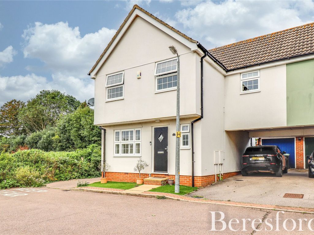 4 bed link-detached house for sale in Warder Close, Dunmow CM6, £450,000