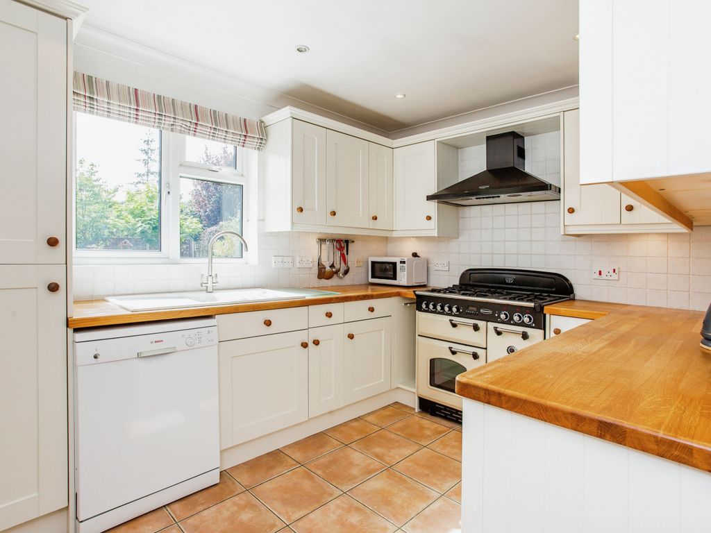 3 bed detached house for sale in Downhall Park Way, Rayleigh SS6, £500,000