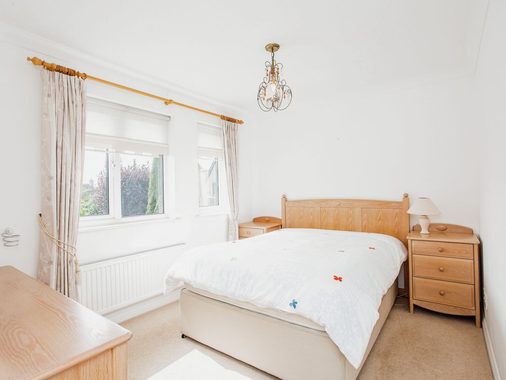 3 bed detached house for sale in Downhall Park Way, Rayleigh SS6, £500,000