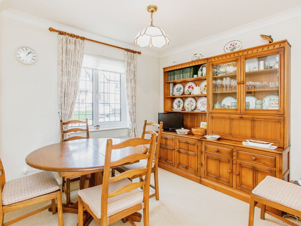 3 bed detached house for sale in Downhall Park Way, Rayleigh SS6, £500,000