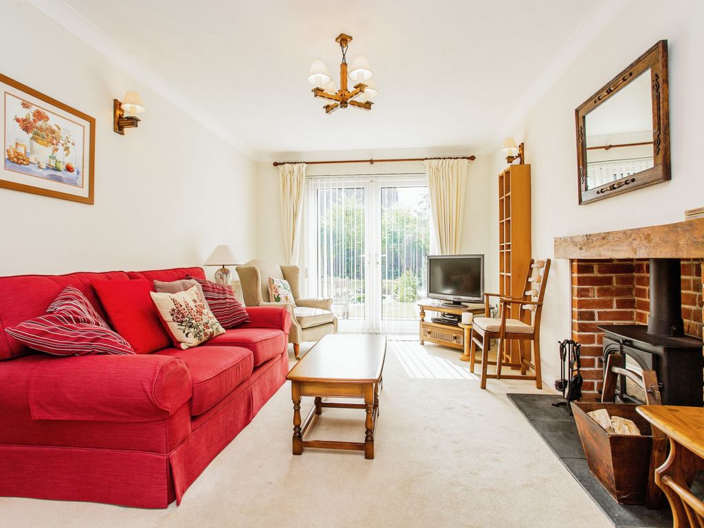 3 bed detached house for sale in Downhall Park Way, Rayleigh SS6, £500,000