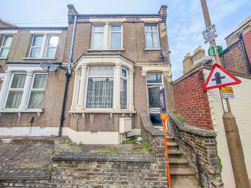 3 bed end terrace house for sale in Plumstead Common Road, London SE18, £350,000