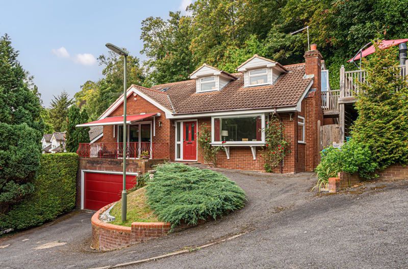 3 bed detached house for sale in Southview Road, Warlingham CR6, £650,000