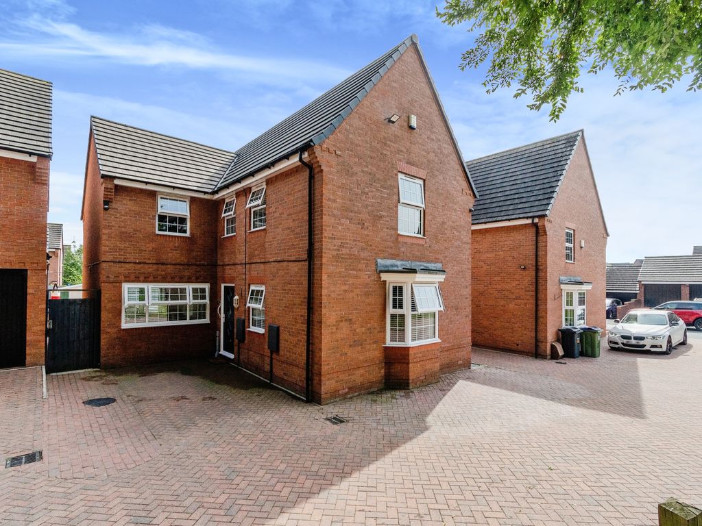 5 bed detached house for sale in Kyngston Road, West Bromwich B71, £410,000