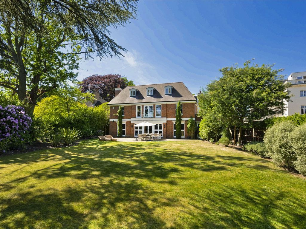 5 bed detached house to rent in Esher Close, Esher, Surrey KT10, £12,700 pcm