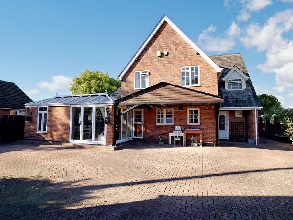 3 bed detached house for sale in Tewkesbury Road, Coombe Hill, Gloucester GL19, £630,000