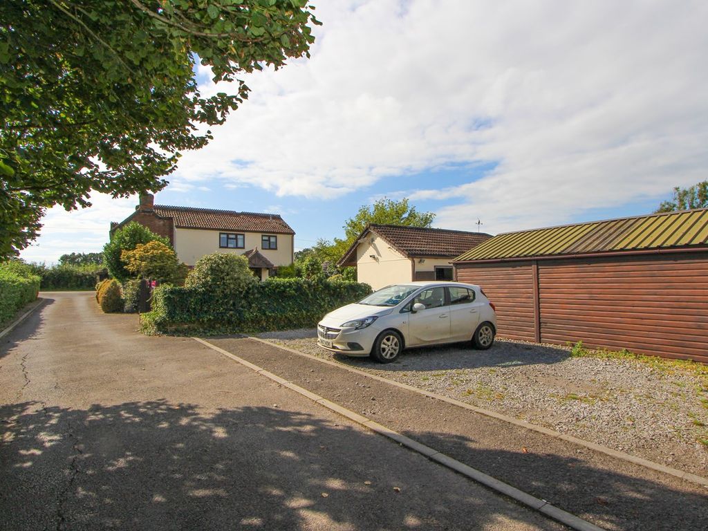 4 bed detached house for sale in Engine Common Lane, Yate BS37, £800,000