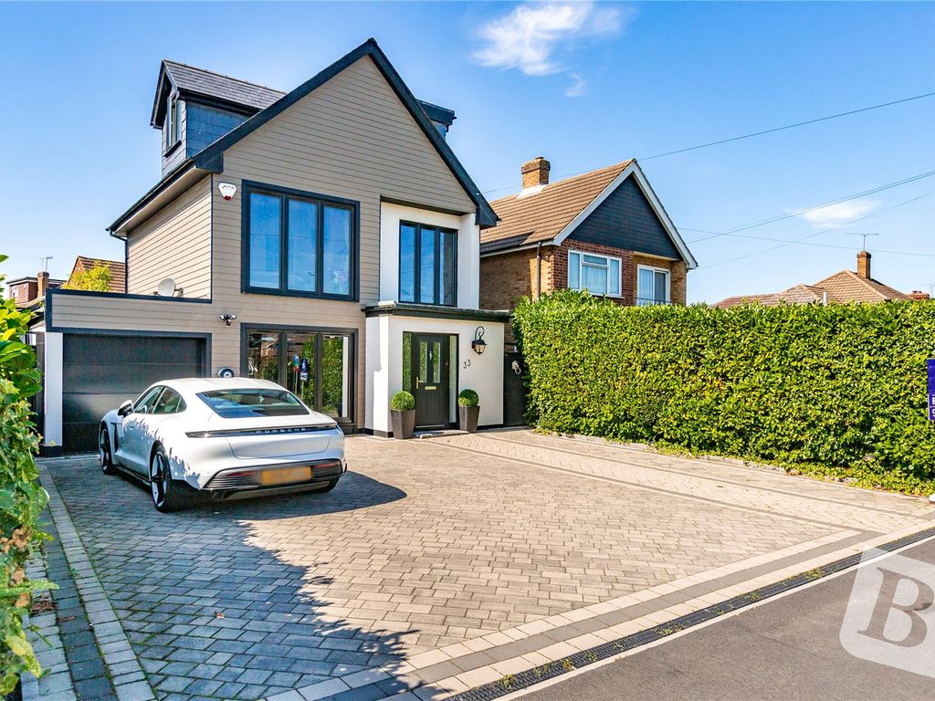 4 bed detached house for sale in Doddinghurst Road, Brentwood, Essex CM15, £750,000