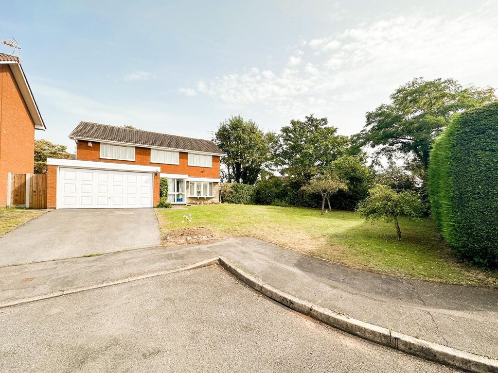4 bed detached house for sale in The Heathlands, Wombourne, Wolverhampton WV5, £540,000