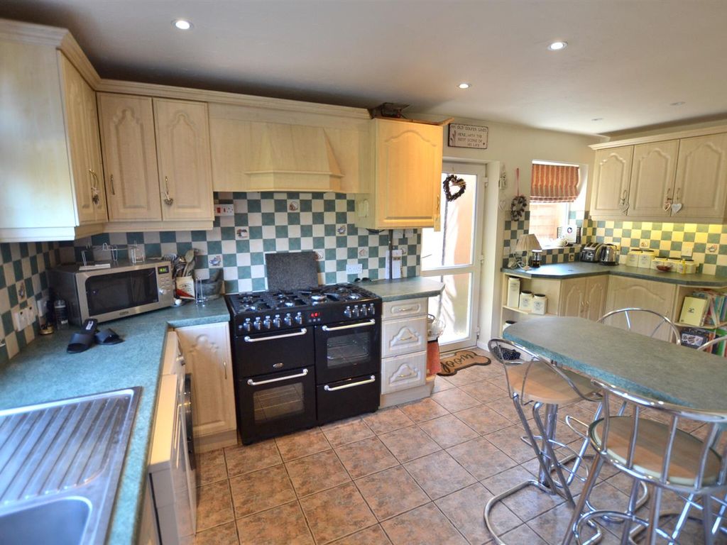 5 bed detached house for sale in Bleakmoor Close, Rearsby, Leicester LE7, £485,000