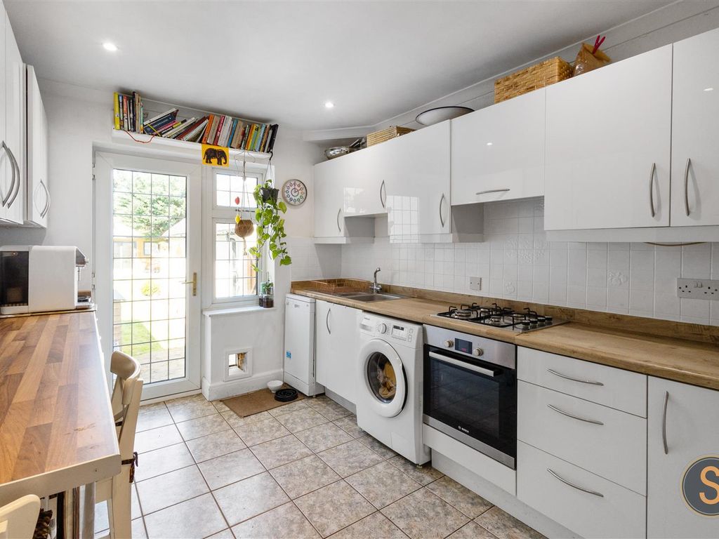 3 bed detached house for sale in Langley Hill, Kings Langley WD4, £1,000,000