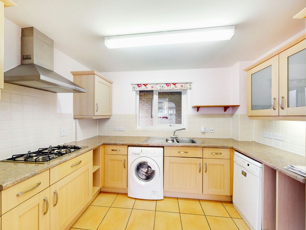 2 bed flat for sale in Patrons Way East, Denham Garden Village, Denham, Buckinghamshire UB9, £435,000