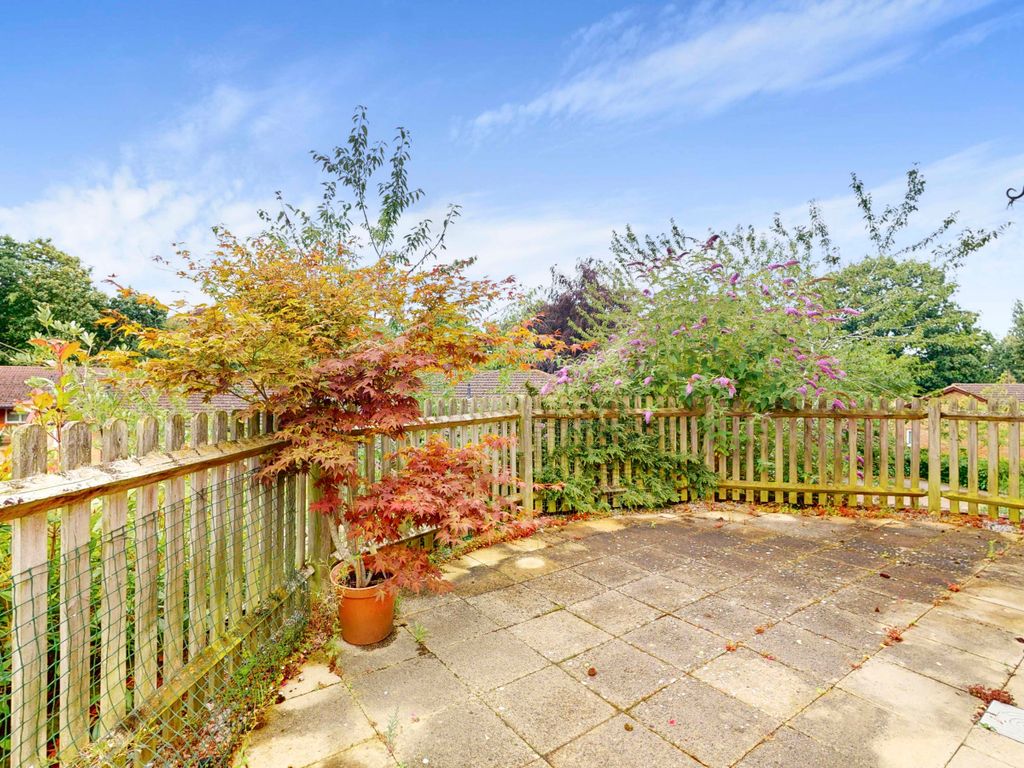 2 bed flat for sale in Patrons Way East, Denham Garden Village, Denham, Buckinghamshire UB9, £435,000