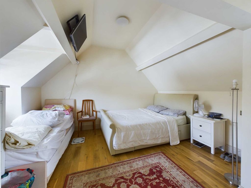 2 bed maisonette for sale in West Street, Marlow SL7, £425,000
