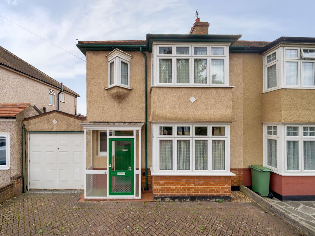 3 bed semi-detached house for sale in Glyn Road, Worcester Park KT4, £600,000
