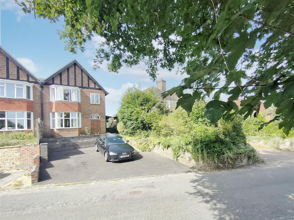3 bed property for sale in Carron Lane, Midhurst GU29, £600,000