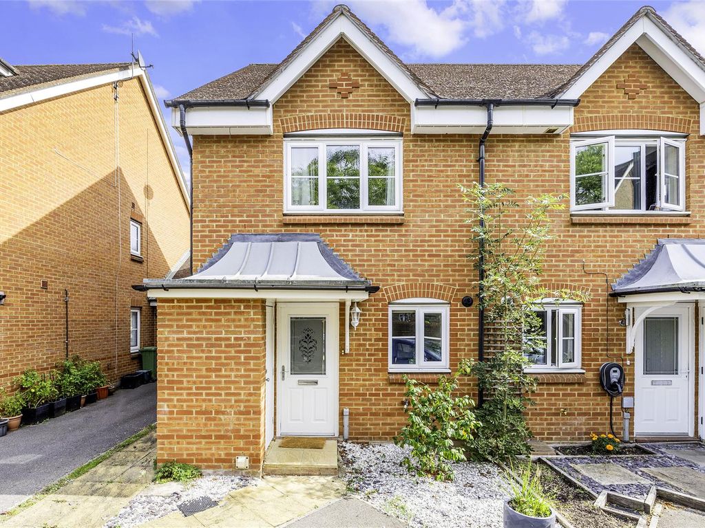 2 bed property for sale in Kingsfield Way, Redhill RH1, £385,000