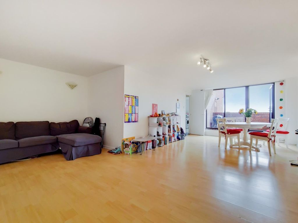 2 bed flat for sale in The Broadway, Wimbledon, London SW19, £460,000