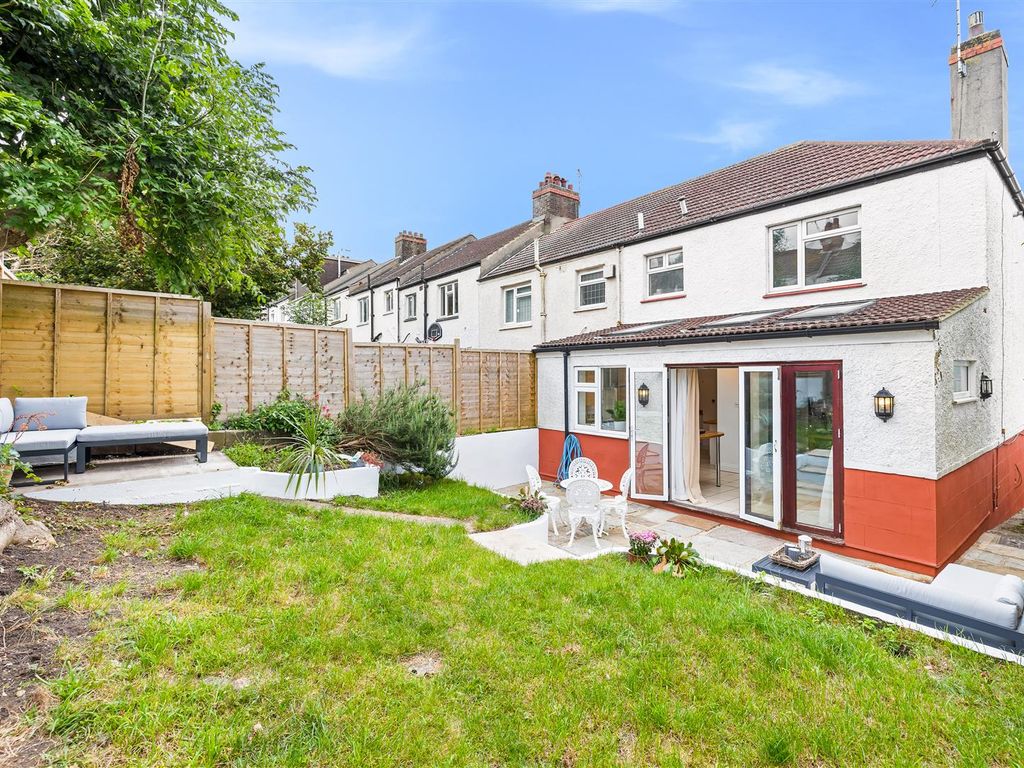 3 bed property for sale in Crayford Road, Brighton BN2, £450,000