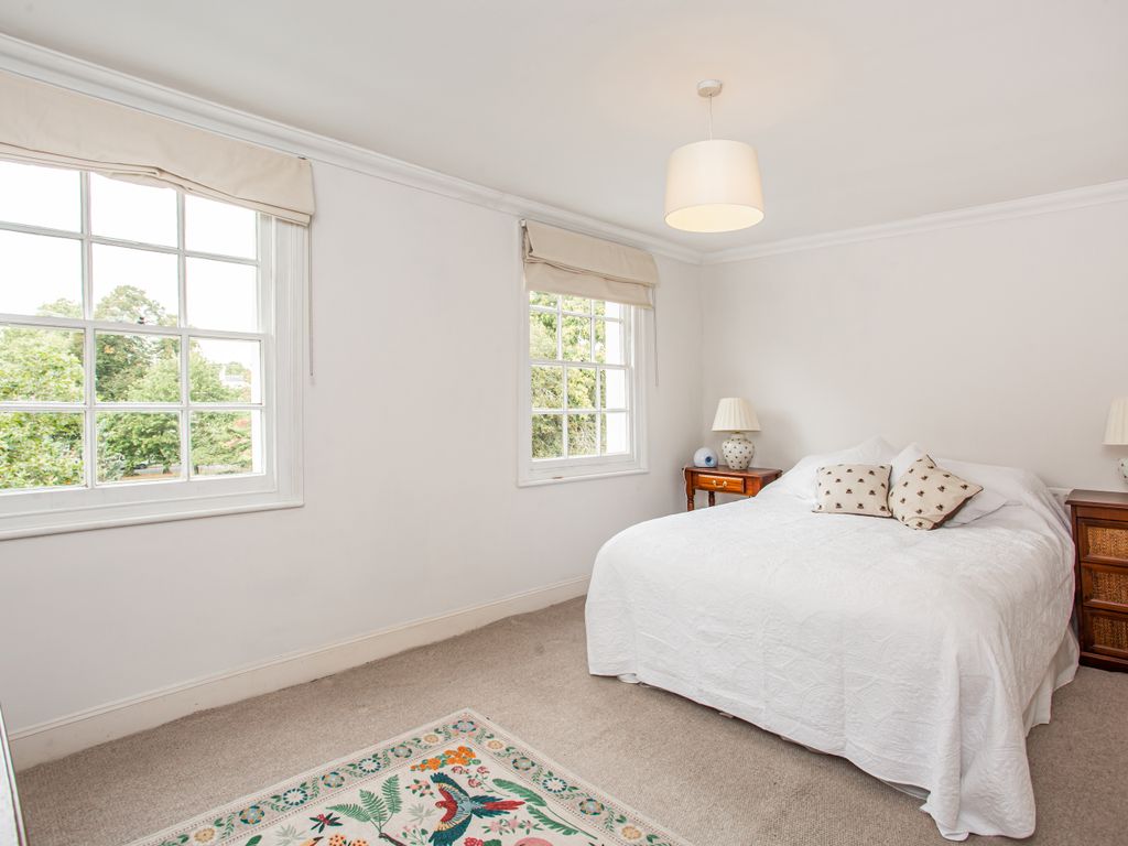3 bed flat for sale in Tredegar Square, London E3, £750,000