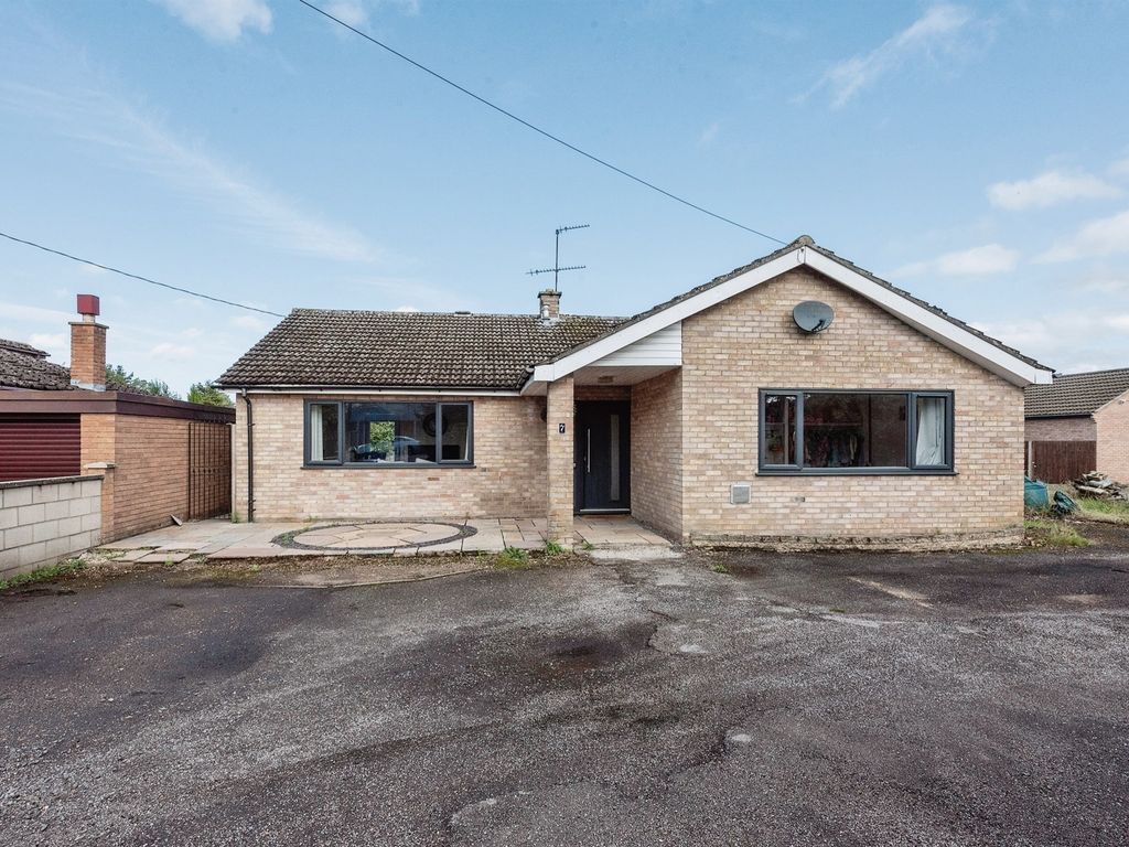 3 bed detached bungalow for sale in Mile End, Brandon IP27, £365,000