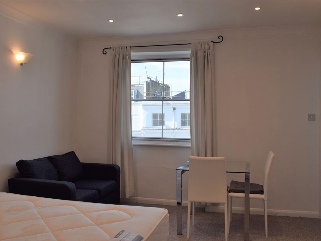 Studio to rent in Colville Gardens, Notting Hill W11, £1,460 pcm